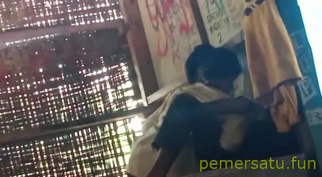 Gubuk Anak Sekolah Mesum Di