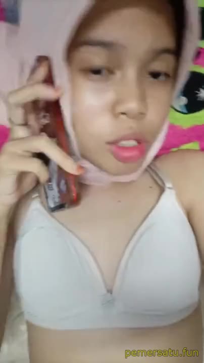 Teleponan Ngewe Bocah Hijab 18yo Sange Lagi