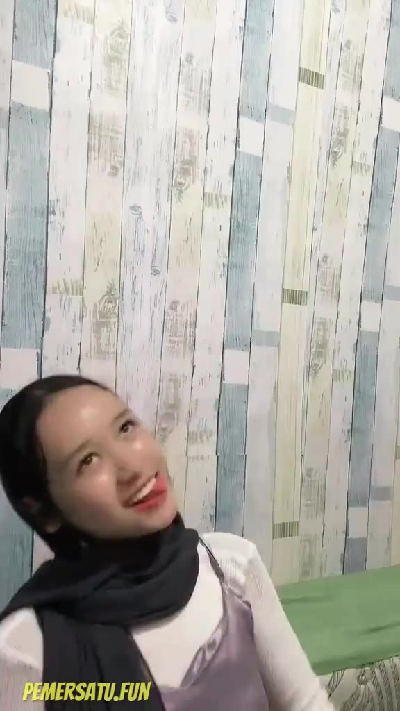 P1 Zia Jilbab ABG 18yo Pamer Tt Dan Colmek Part