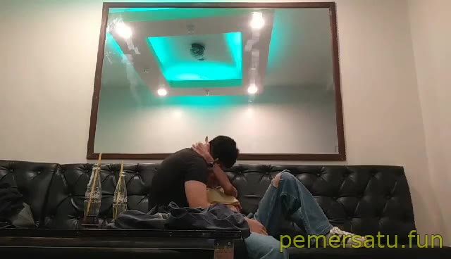 P4 Abg Pacaran Karaoke Malah Ngentot