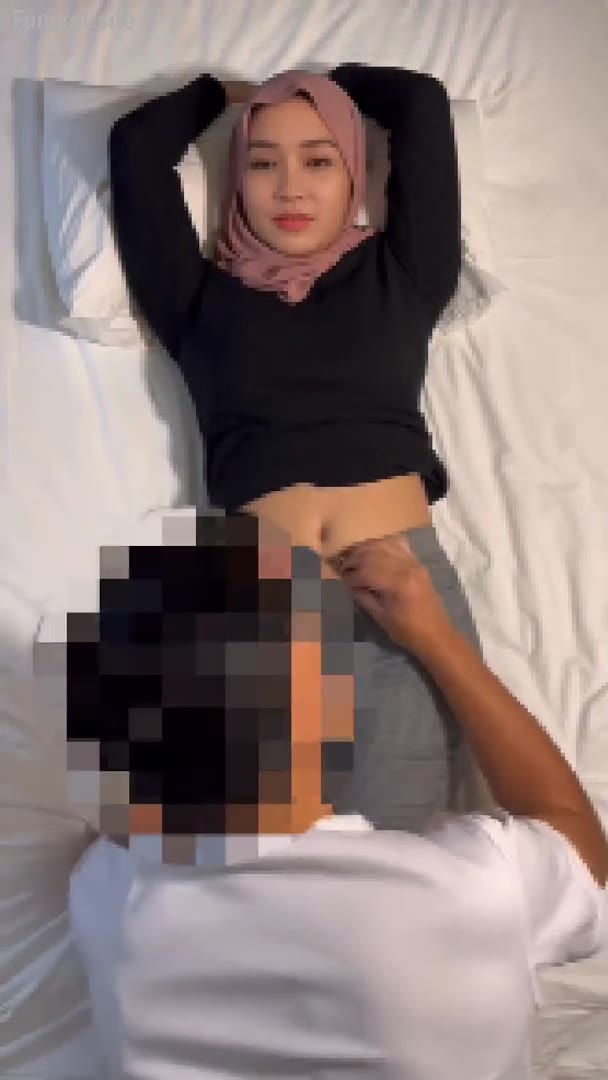 Thumbnail untuk Jilat Tubuh Abg Hijab Nikmat Bokep Indo Jilbab