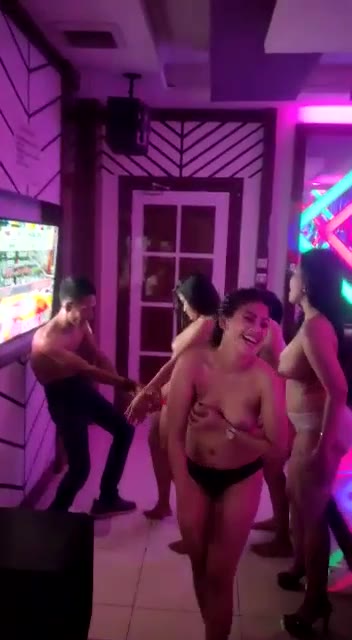 Thumbnail untuk Bokep Indo Karyawan Telah Menerima Gaji memek tele