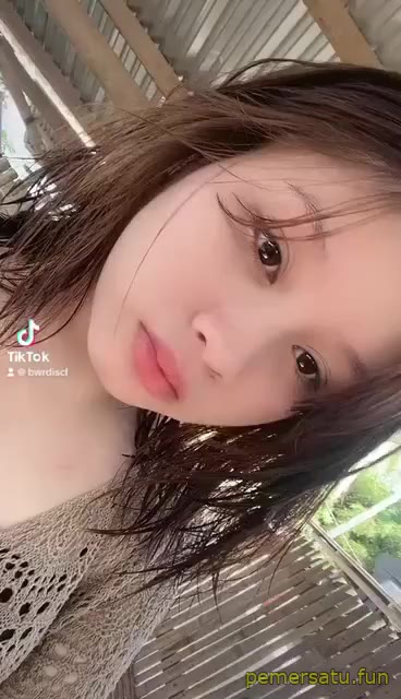 P129 Sherly Tiktoker 18yo Kacamata Viral