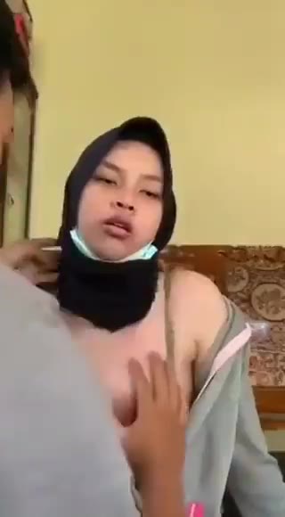 DoodStream Di Ruang Tamu Ayang