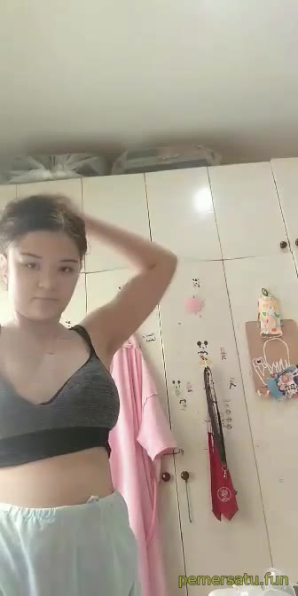 P37 Anna Kristina Ylaya Tobrut Kacamata Mov