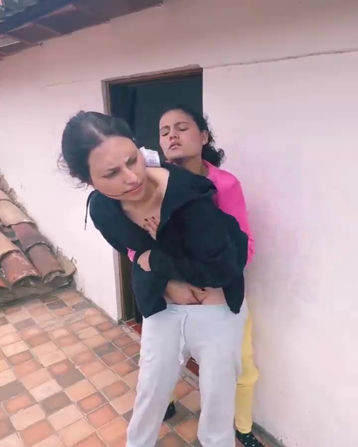 P3 Lesbian Di Balkon