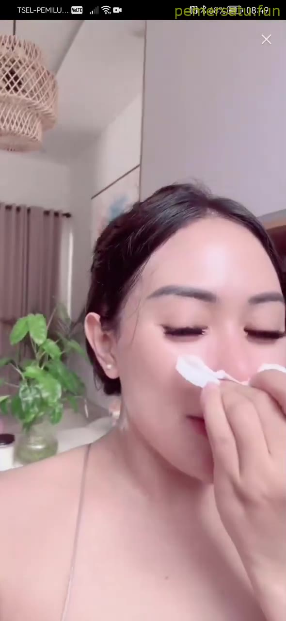 P8 Silvia Royshita Cantik Mulus Seksi Binal