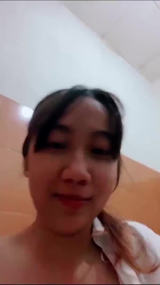 Thumbnail untuk Cyra Cantik Toge Live Bugil Pamer Body Streaming