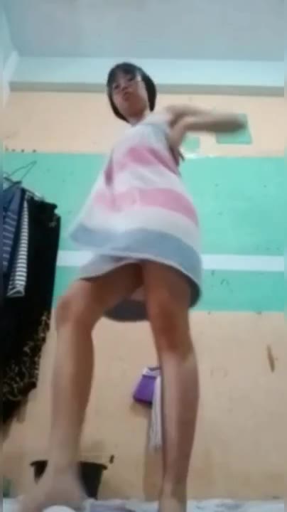 DoodStream Stress NINA TERONG Joget-joget Saat Masih Pakai Handuk -