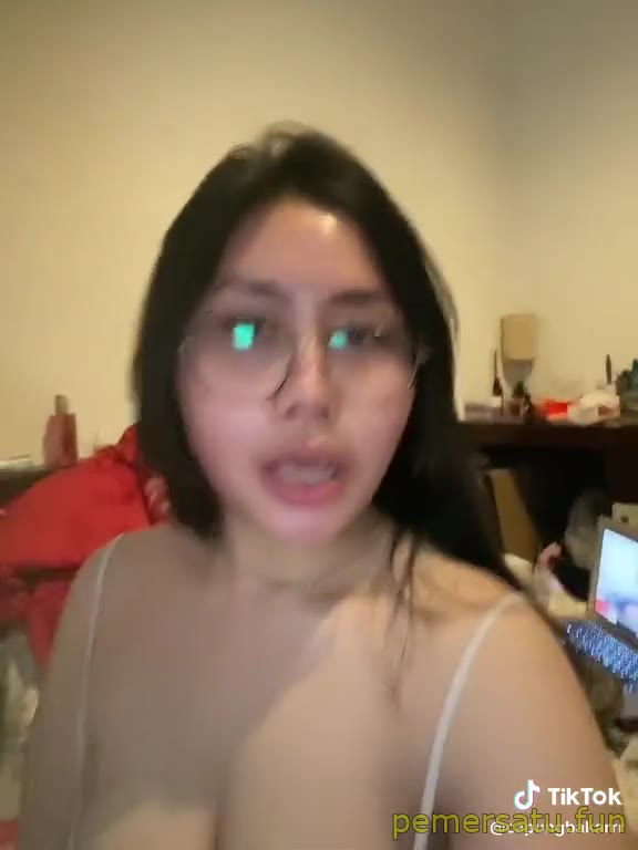 Laptop Toket Gede Nonton Bokep Di