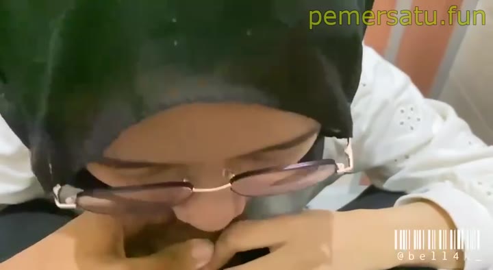 P7 Astrabella Hijab Kacamata Abg 18yo Sepong