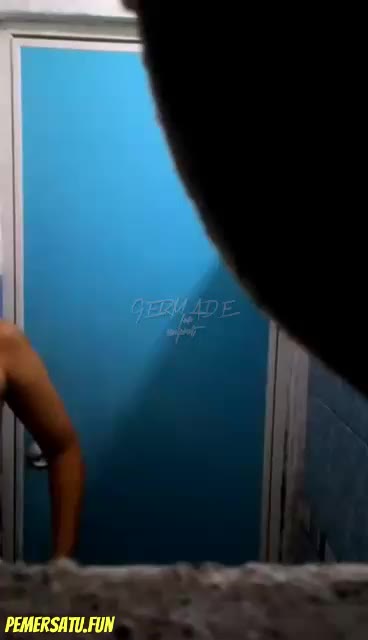 P1 Asiknya Rekam Adik Ipar Mandi Part