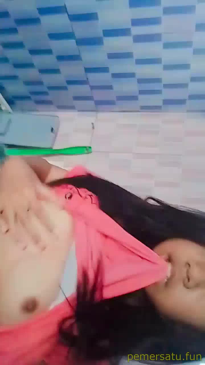 P1 Esempeh Indo Udah Berani Pap Susu Colok Memek