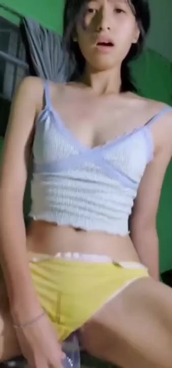 DoodStream Vanya Cantik Belajar Colok Dildo Merintih Kesakitan -