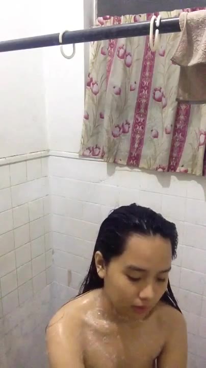 Thumbnail untuk Bokep Ngintip Mandi Tocil Gorden Di Kaca 2