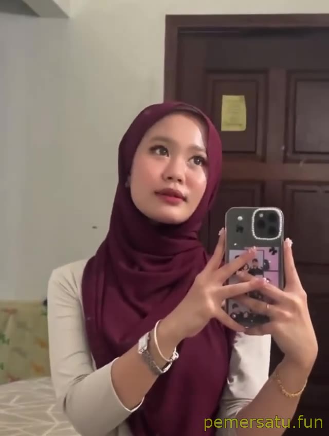 P1 Hijab Maroon Toket Gede