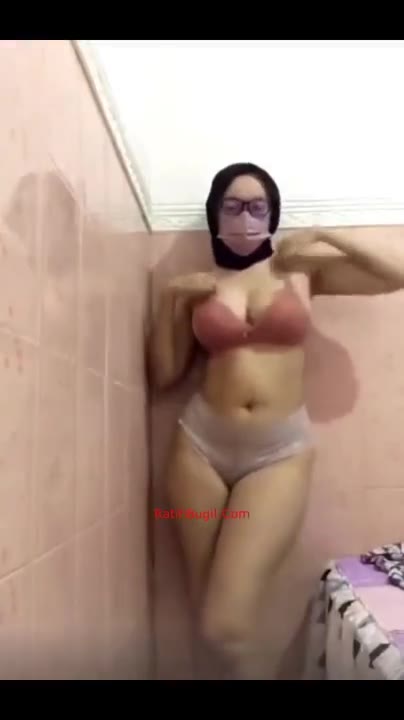 DoodStream HIJAB HITAM KACAMATA PAMER BODY SEXY BUAT AYANG -