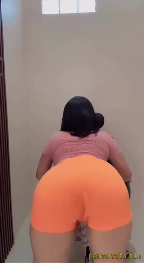 P52 Ochi Berlian Tante Selebgram Montok