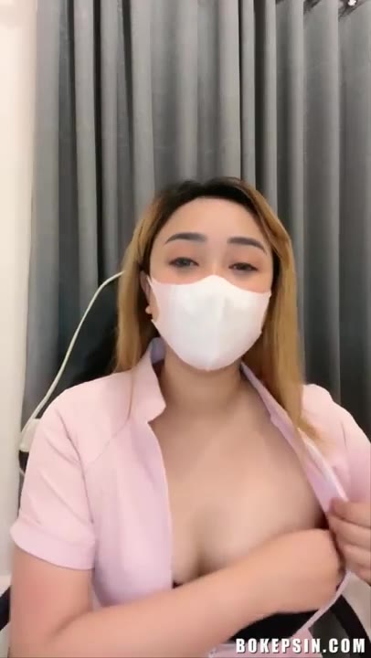Thumbnail untuk Dhea Perawat Cantik Lepas Beha Seksi Bokepsin Dood