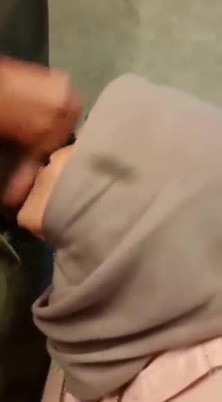 Dimulut Jilbab Sepong Crot