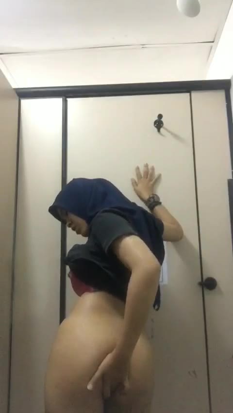 BAR Video Bokep Cewe Berseragam Colmek Di Wc Umum Part 5 - DOOD