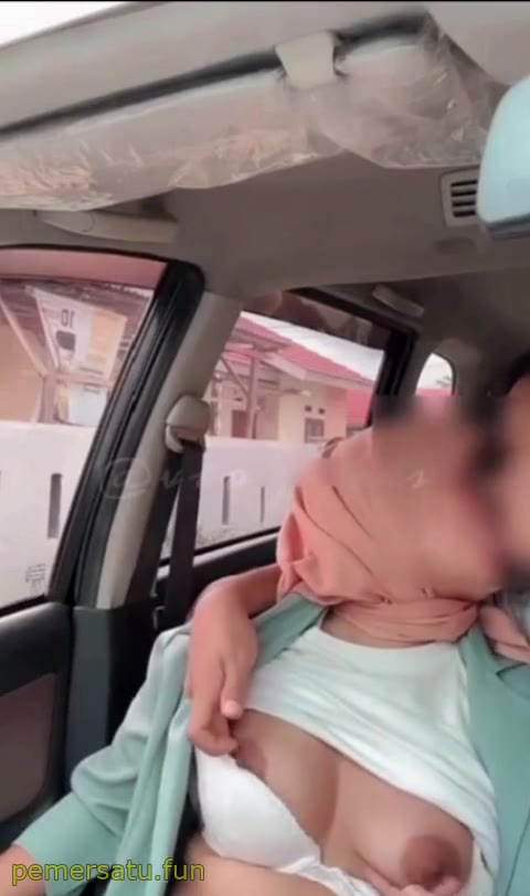 Dimobil Jemput Kerja Istri Orang Hijab Entot
