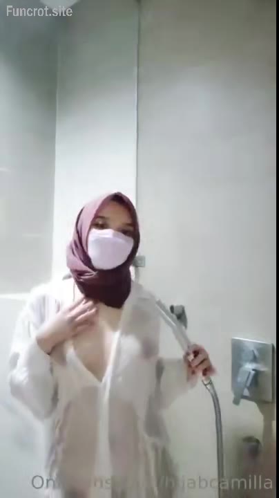 Thumbnail untuk Hijab Camilla Basah Basahan Bokep Indo Viral Live