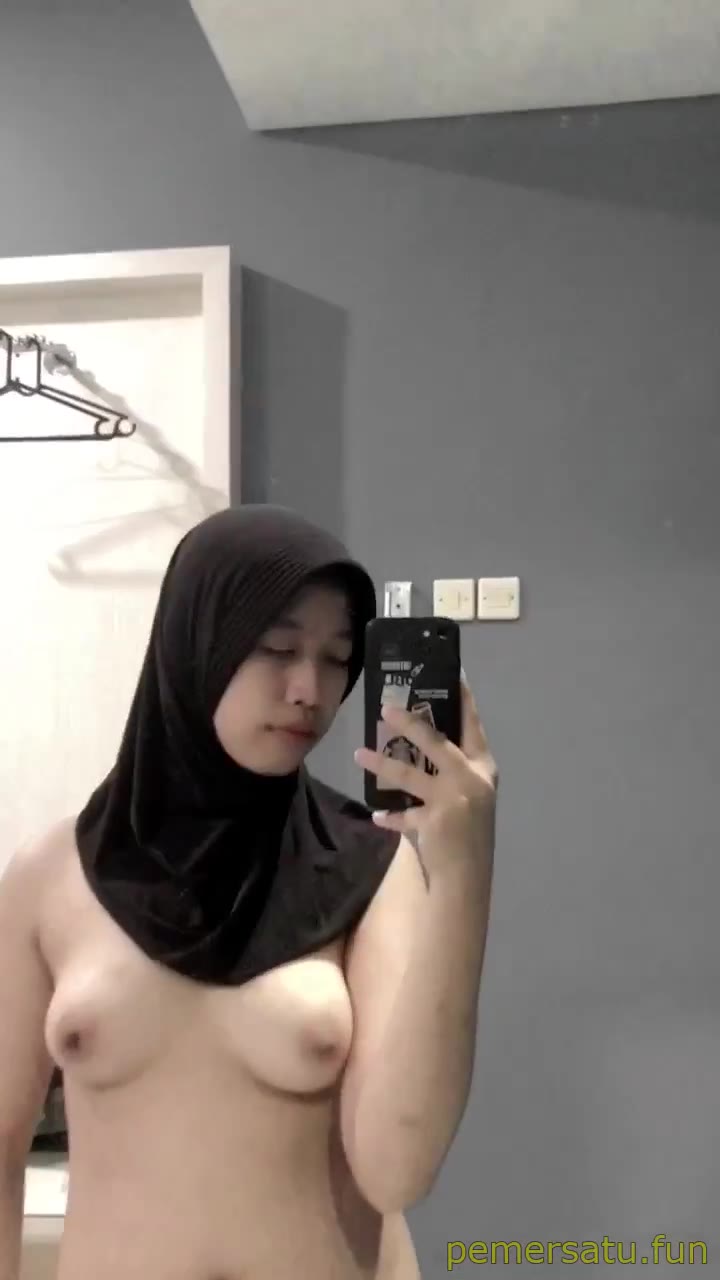 P70 Hape Neni Abg 18yo Saat Service Hape Isinya Ngentot Sange