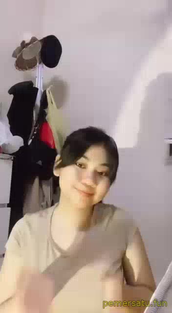 P34 Arinah Jilbab Binal Suka Bikin Status IG