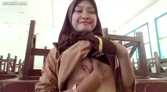 Thumbnail untuk Bokep Indo Viral Abg Pramuka Hijab Remas Susu 2