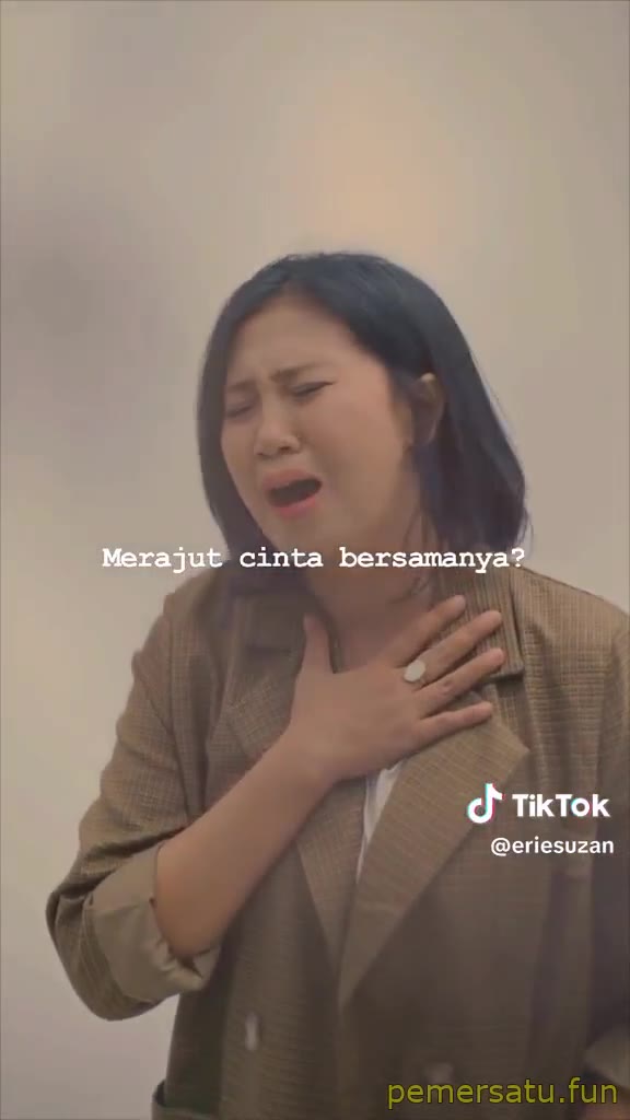 P32 Gebi Jilbab ABG 18yo Memek Sempit Segaris Pink Pemersatu Fun