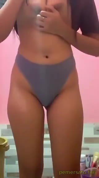 P14 Nova Yang Bangga Sama Toket Gede Nya