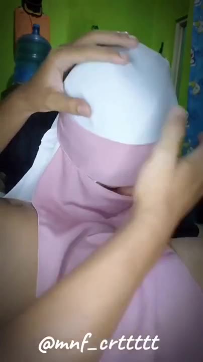 Hijab Hanya Melepas Bawahan