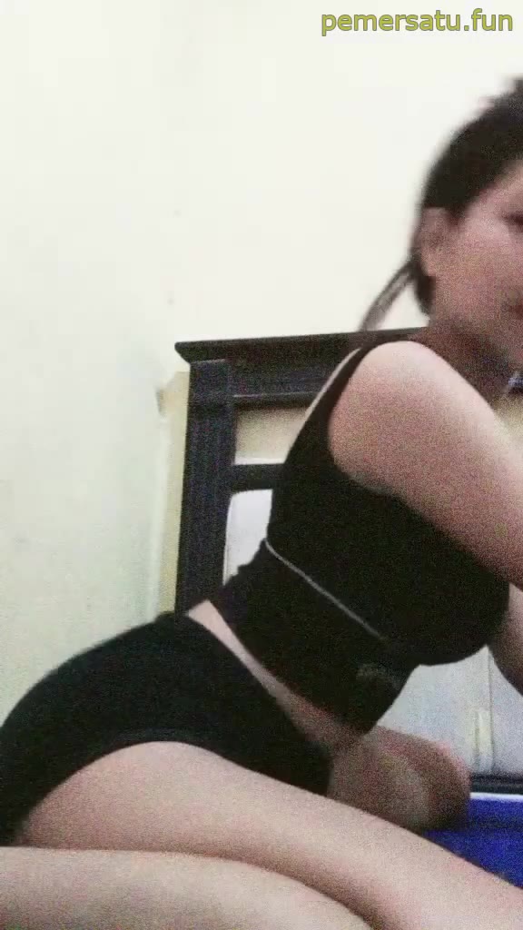 P22 Kirana Abg 18yo Sange Colok Memek