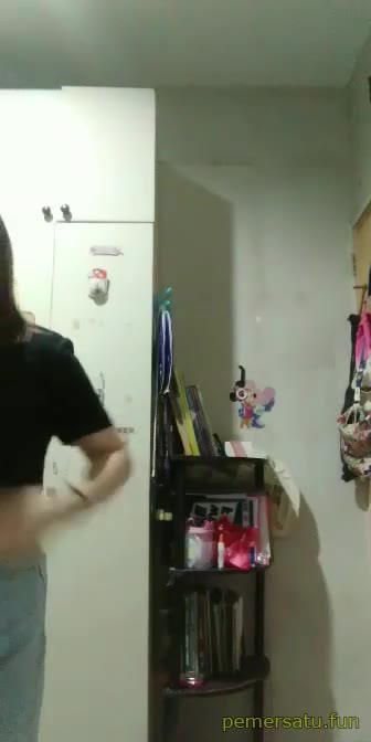 P35 Anna Kristina Ylaya Tobrut Kacamata Mov