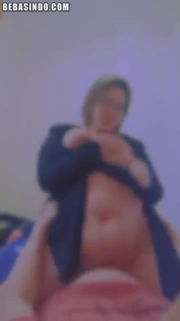 Thumbnail untuk Bokep Indo Jilbab Kacamata Tobrut Pemuas Nafsu Birahi
