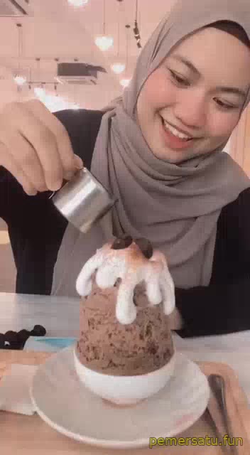 P39 Arinah Jilbab Binal Suka Bikin Status IG