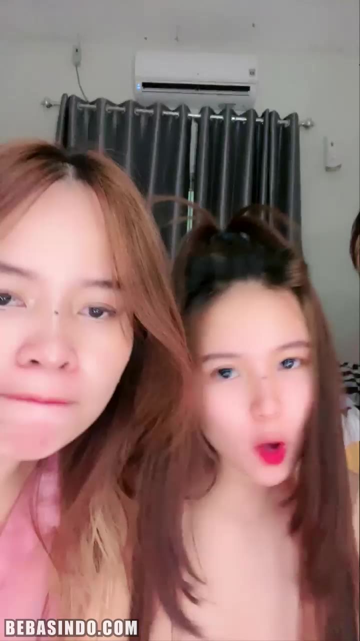 Thumbnail untuk 1508 Bokep Trio Gadis Pamerin Uting Susu Body