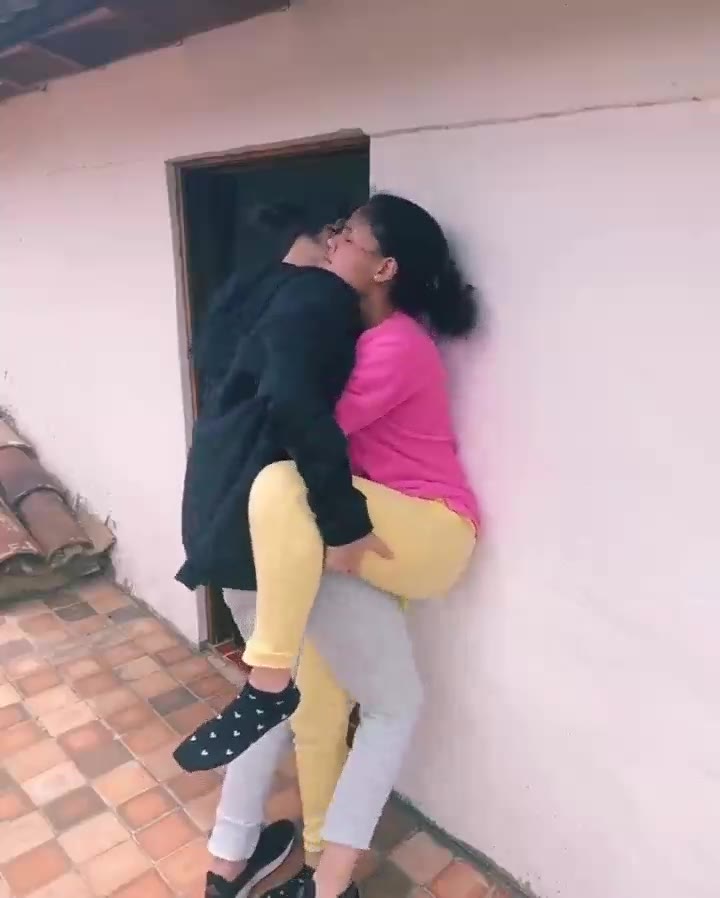 P2 Lesbian Di Balkon