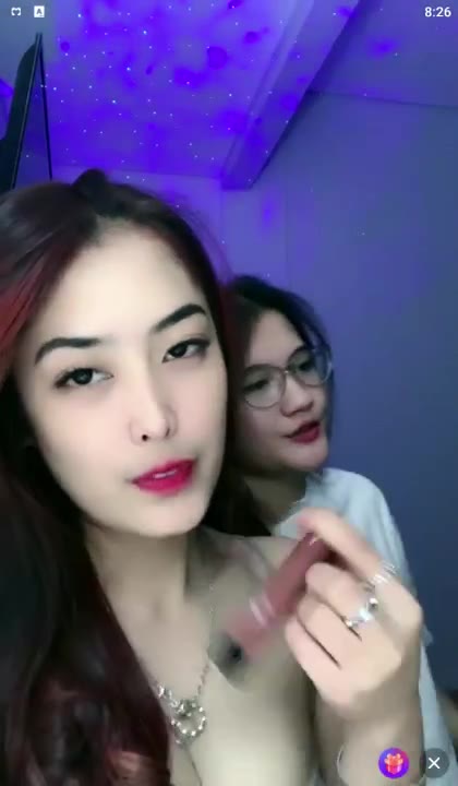 Thumbnail untuk Liveshow Lesbi 2 Cewe Cantik Gini Emang The