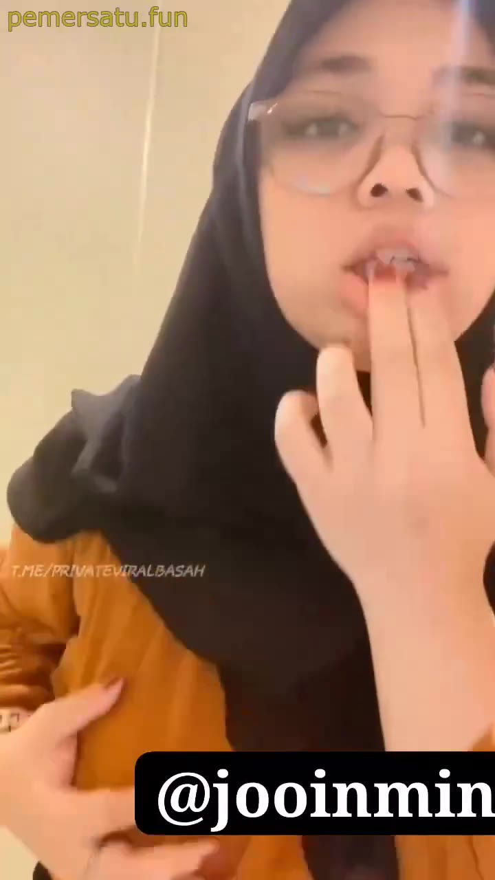 Payudara Jilbab Kacamata Cakep Remas