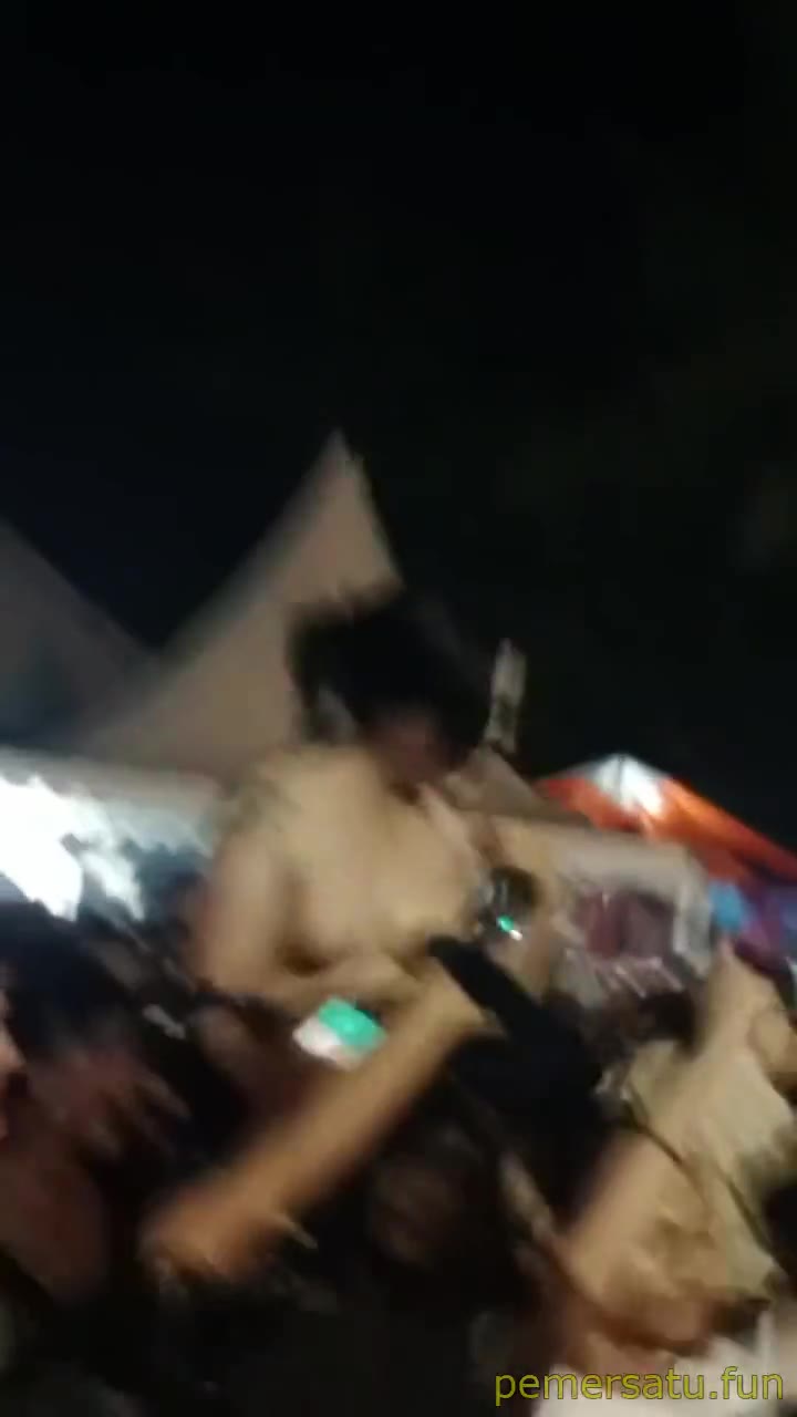 Topless Konser