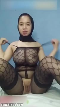 Thumbnail untuk Lusi Jilbab Hitam Sange Colmek Becek Desah Terbaru