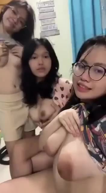 Thumbnail untuk Abg Lagi Kumpul Sange Pemersatu Streaming Videos Tele
