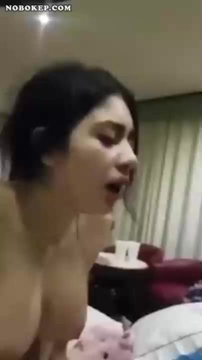 Thumbnail untuk Bokep Indo Abg Pasrah Digilir Teman Di Hotel