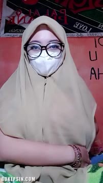 Thumbnail untuk Vcs Sama Host Jilbab Mukenah Sange Colmek Hijab