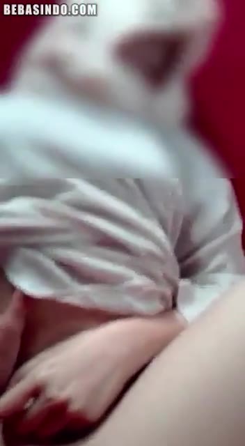 Thumbnail untuk Bokep Indo Ngentotin Ukhti Crotin Di Toketnya Mantap