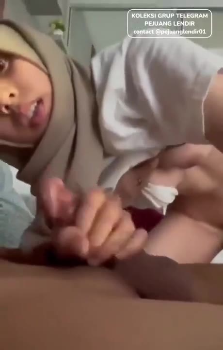 Thumbnail untuk Ukhti Jilbab Kocokin Punya Pacar Sampai Timpah Dimulut
