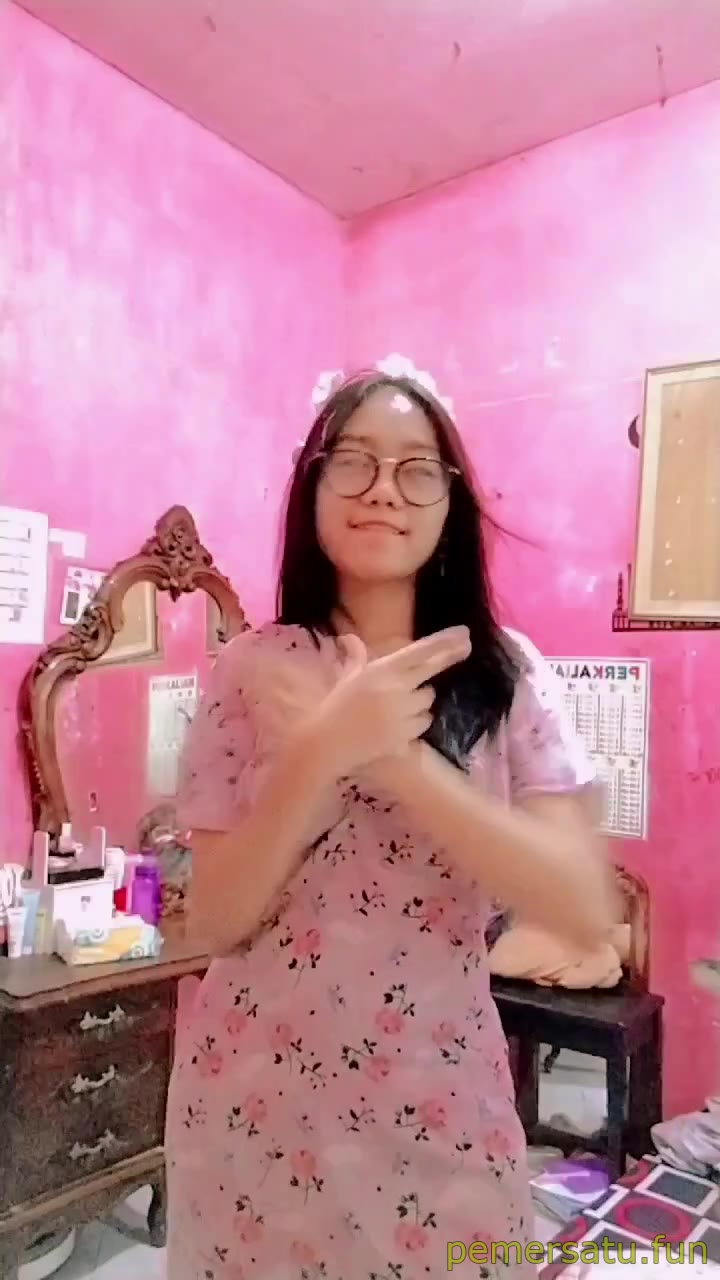 P50 Abg Lugu Berkacamata Bernama Cindy Yang Viral Di Tiktok