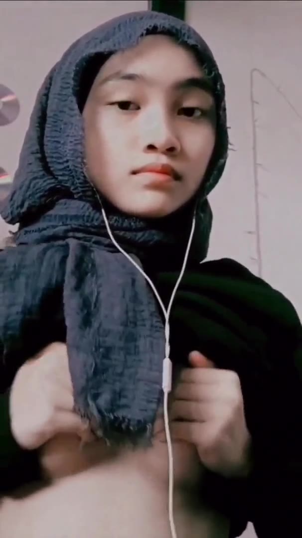 Thumbnail untuk Smp Cantik Lagi Pamer Aset Imutnya Part 7